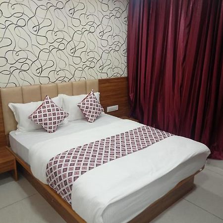 Hotel Dreamland Vadodara Exterior foto