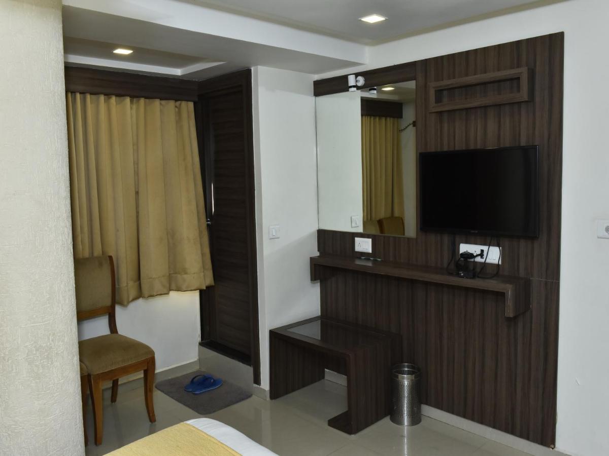 Hotel Dreamland Vadodara Exterior foto